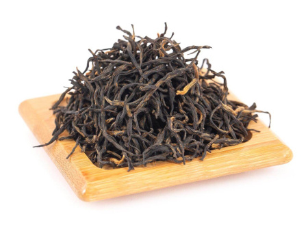 Красный чай Чжэншань сяочжун из Тунмугуань «Золотая нить» завода «Чжэн шань тан» 50 гр