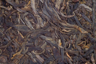 Прессованный шэн пуэр - Шэн пуэр 2015 г. «Дасюэшань» марки «Кайшуньхао» завода «Цзюймин», 357 г, 