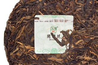 Прессованный шэн пуэр - Шэн пуэр 2013 г. «Лаобаньчжан» марки «Кайшуньхао» сырьё из «Банпэнь» 250 г, 