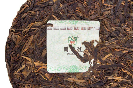 Прессованный шэн пуэр - Шэн пуэр 2013 г. «Лаобаньчжан» марки «Кайшуньхао» сырьё из «Банпэнь» 250 г, 