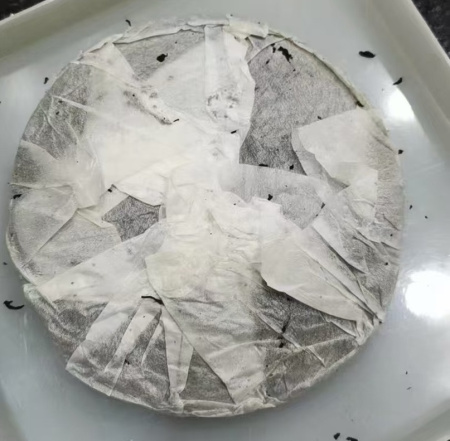 Чёрный чай (хэйча) - Любао 1995 года "Три журавля" марки "Сань Хэ" 250 гр, 