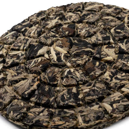 Белый чай Юэгуан бай гу шу 2023 г. (Белый пуэр с многовековых деревьев) завода "Сягуань" блин 260 г